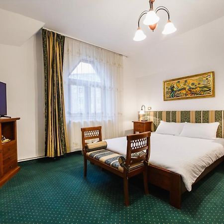 Casa 3 Guesthouse オラデア エクステリア 写真