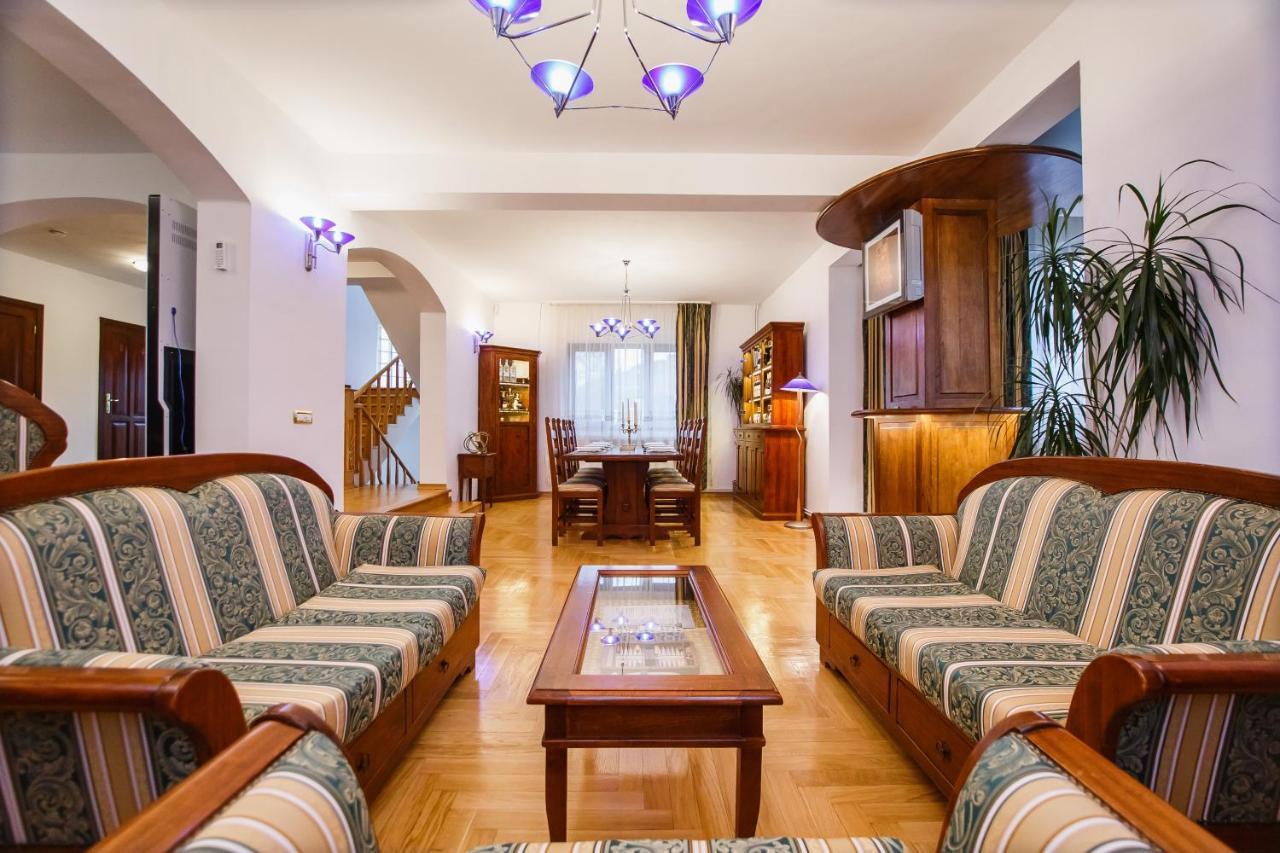 Casa 3 Guesthouse オラデア エクステリア 写真