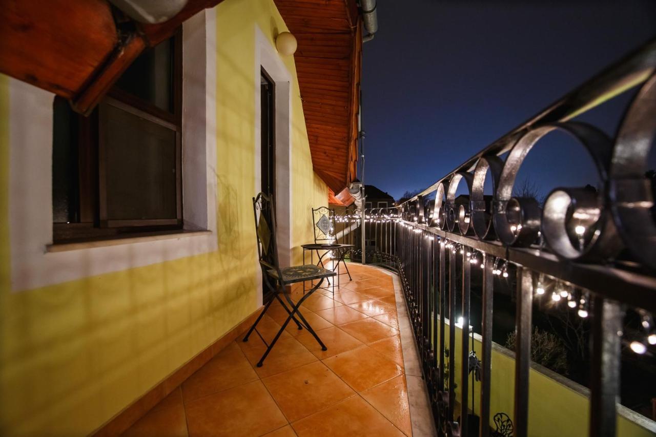 Casa 3 Guesthouse オラデア エクステリア 写真