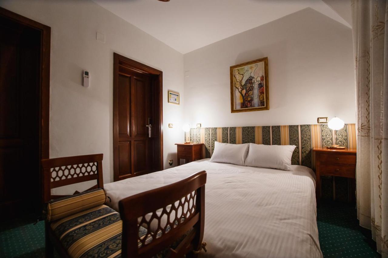 Casa 3 Guesthouse オラデア エクステリア 写真