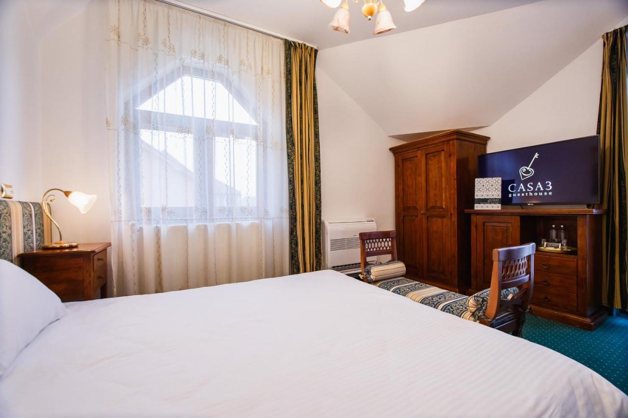 Casa 3 Guesthouse オラデア エクステリア 写真