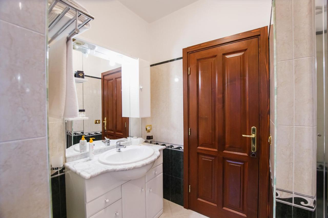 Casa 3 Guesthouse オラデア エクステリア 写真