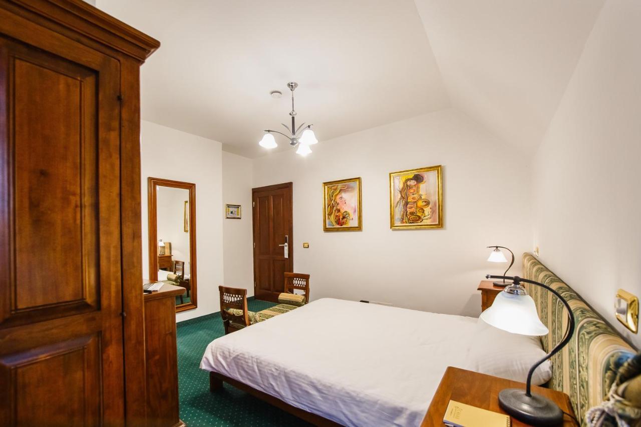 Casa 3 Guesthouse オラデア エクステリア 写真