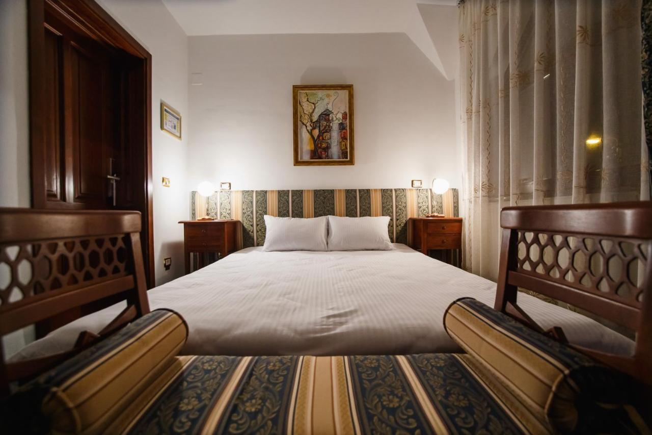 Casa 3 Guesthouse オラデア エクステリア 写真