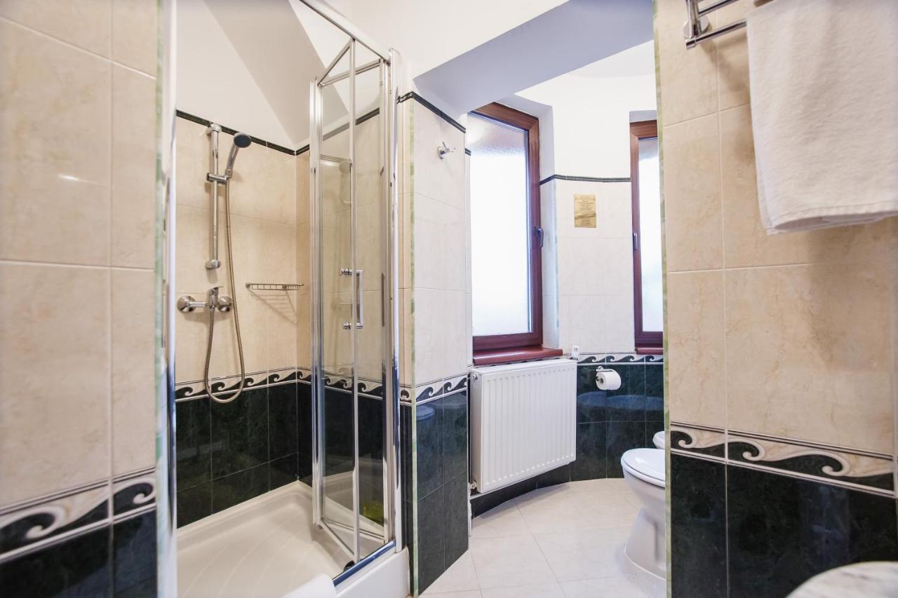 Casa 3 Guesthouse オラデア エクステリア 写真