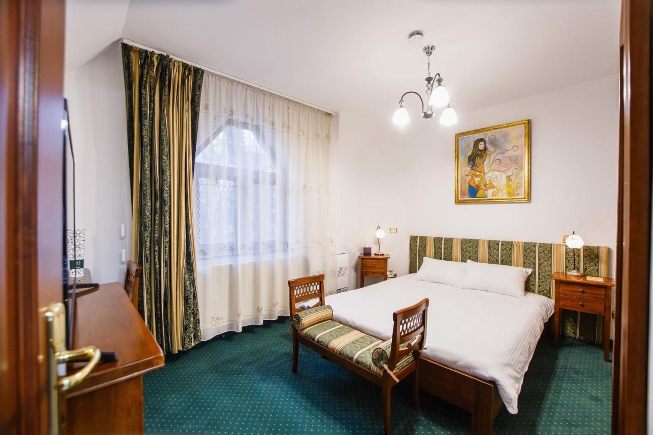 Casa 3 Guesthouse オラデア エクステリア 写真
